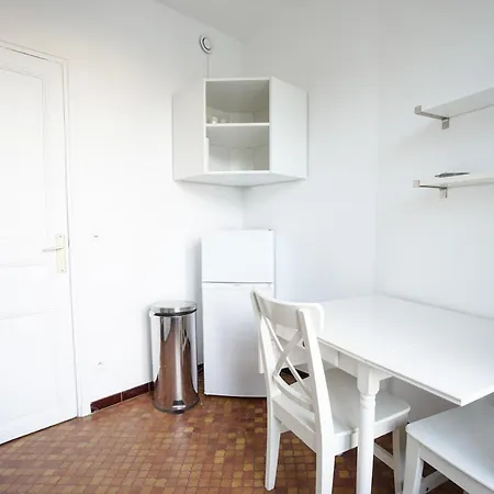 Pleasant Flat In The 15th District Of * Paris